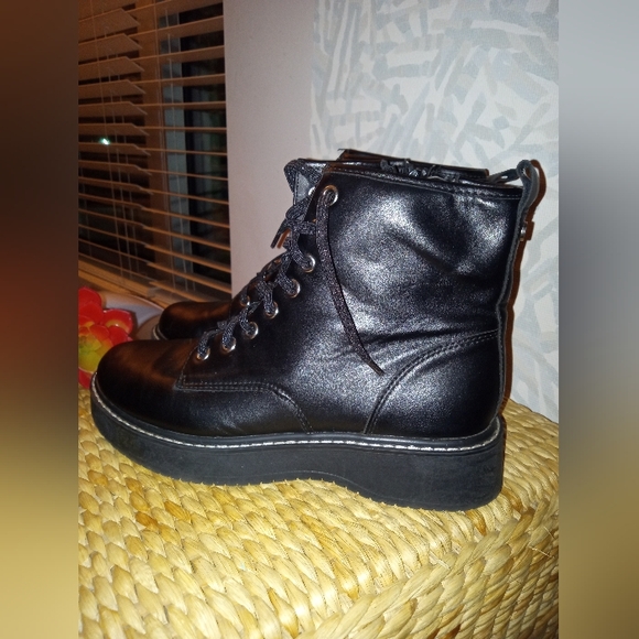 Madden NYC, Black, Platform Boots - Picture 3 of 3